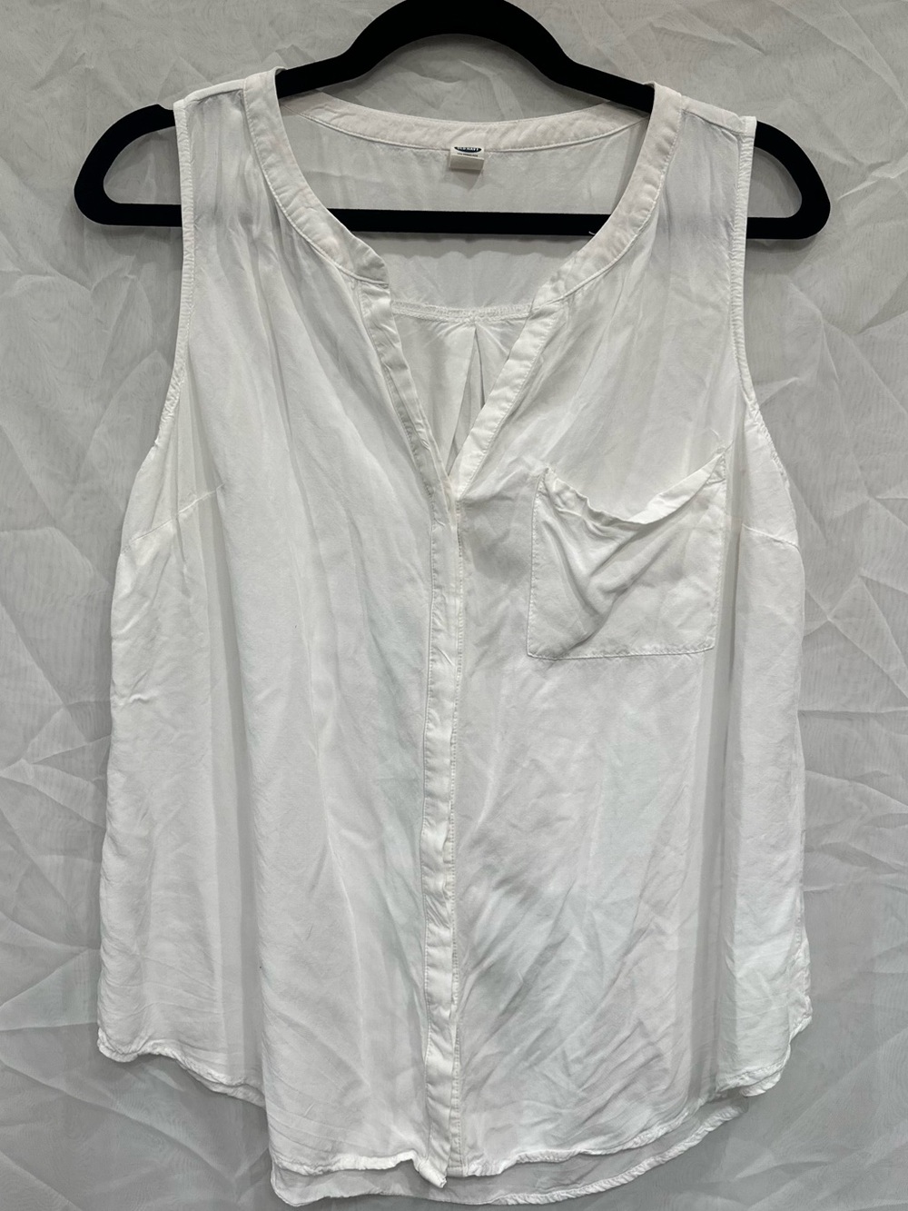 Old Navy White Sleeveless Button Up Pocket Tank Top